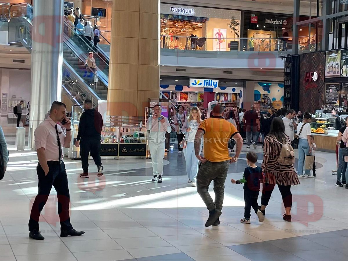 Украинците спасяват икономиката на Бургас, харчат на поразия в мола СНИМКИ