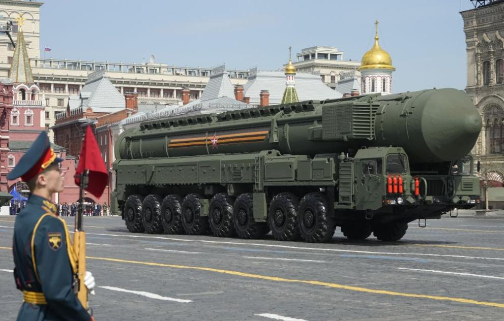 Русия показа най-новата си военна техника на Червения площад ВИДЕО