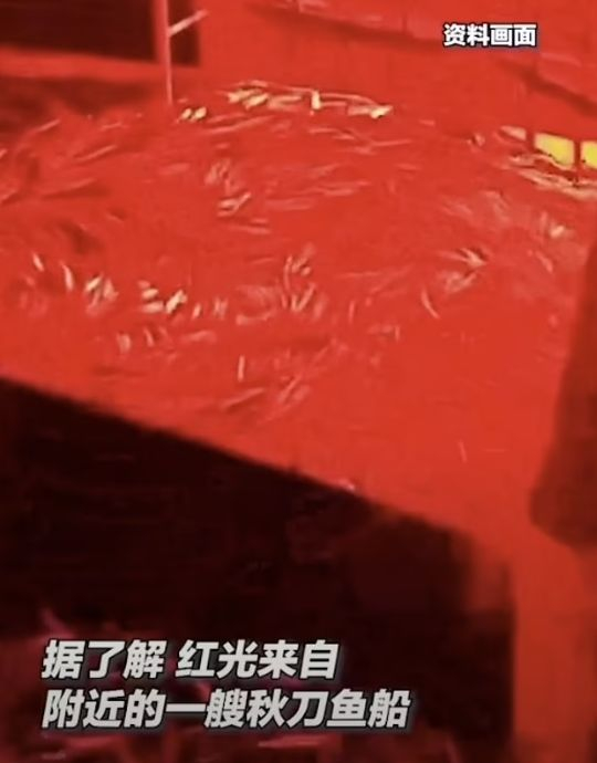 В Китай видяха края на света! Небето стана кървавочервено ВИДЕО