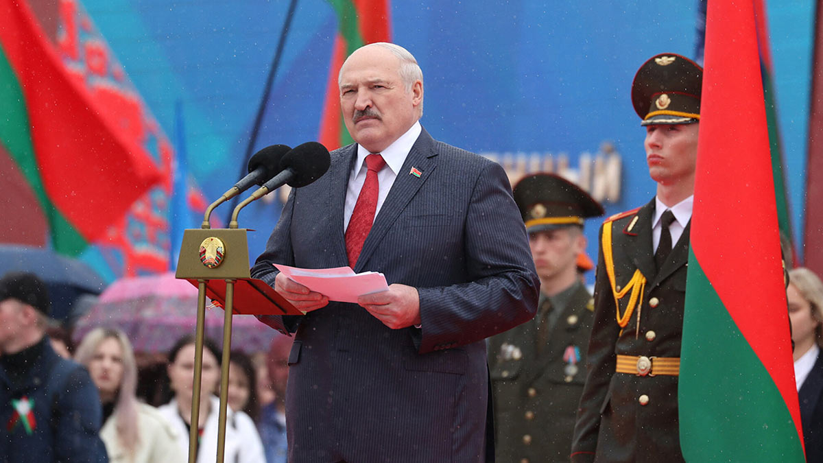 Лукашенко обвини Запада, че е “обсебен“ от нацистките идеи и е във война с Русия