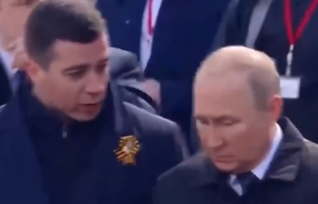 Стана ясно с кого си говори дълго Путин след парада ВИДЕО