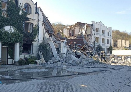 Ракетен удар разруши любимия хотел на руския елит в Одеса СНИМКИ