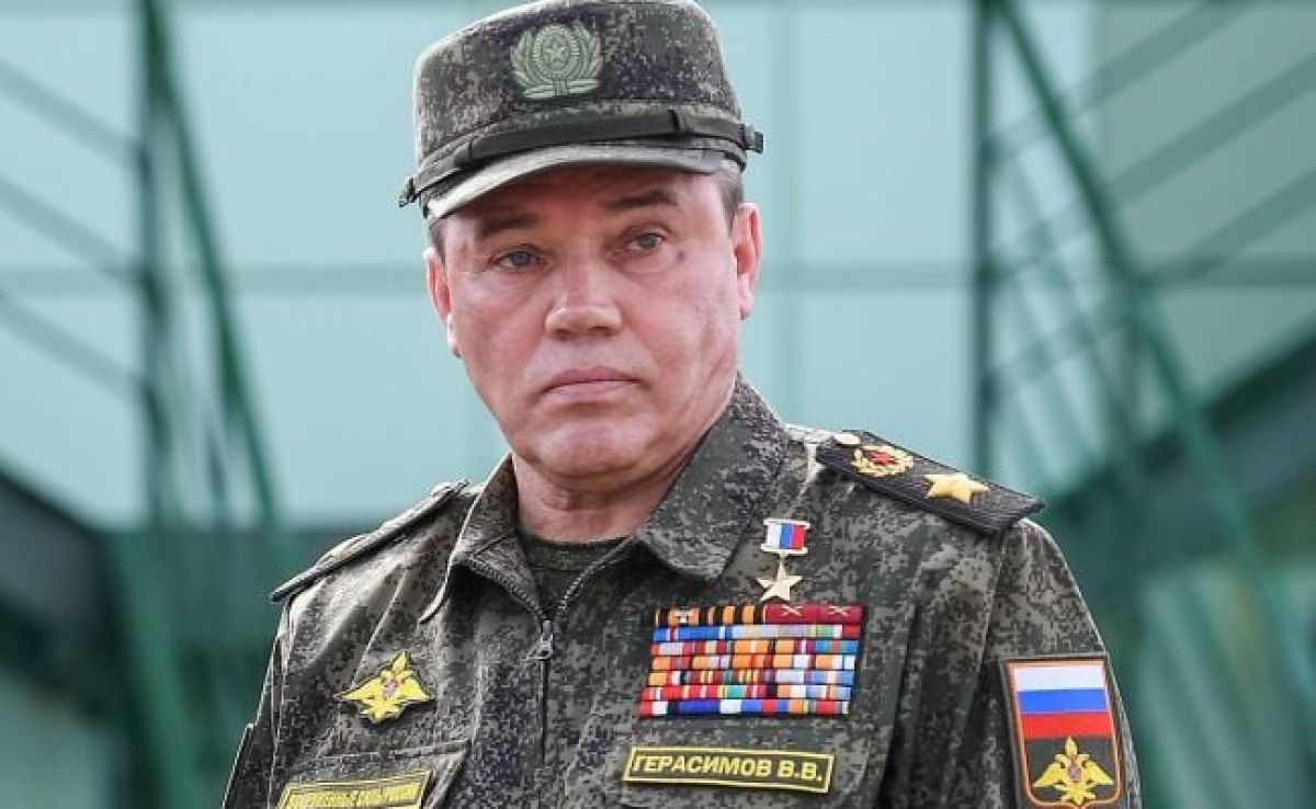 Отстранен ли е Герасимов - защо началникът на руския Генщаб не беше на парада в Москва