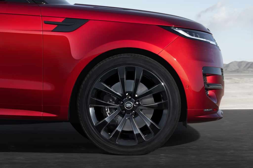 Новият Range Rover Sport: Динамичен характер, прецизни реакции и завидна производителност 