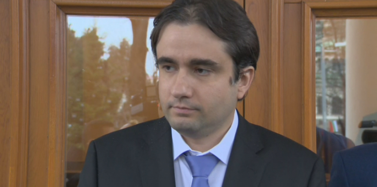 Министър Божанов намери оправдание за срива в "Български пощи"