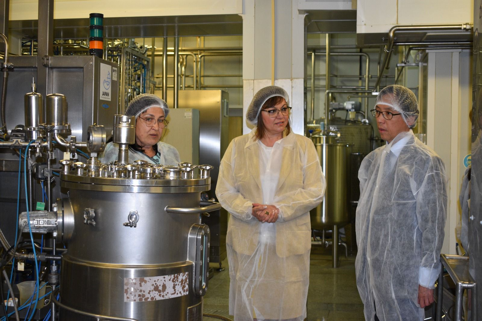 Вицепремиерът Нинова и посланикът на Япония обявиха нова японска инвестиция в българското кисело мляко