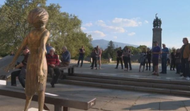 Не е за вярване какво се случи със скулптурата на украинската майка, взривила България  