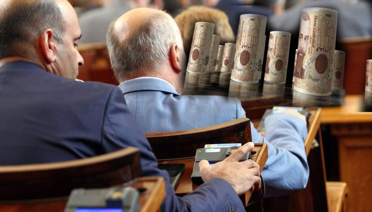 Депутатски неволи: Намалиха им заплатите, увеличиха им манджата
