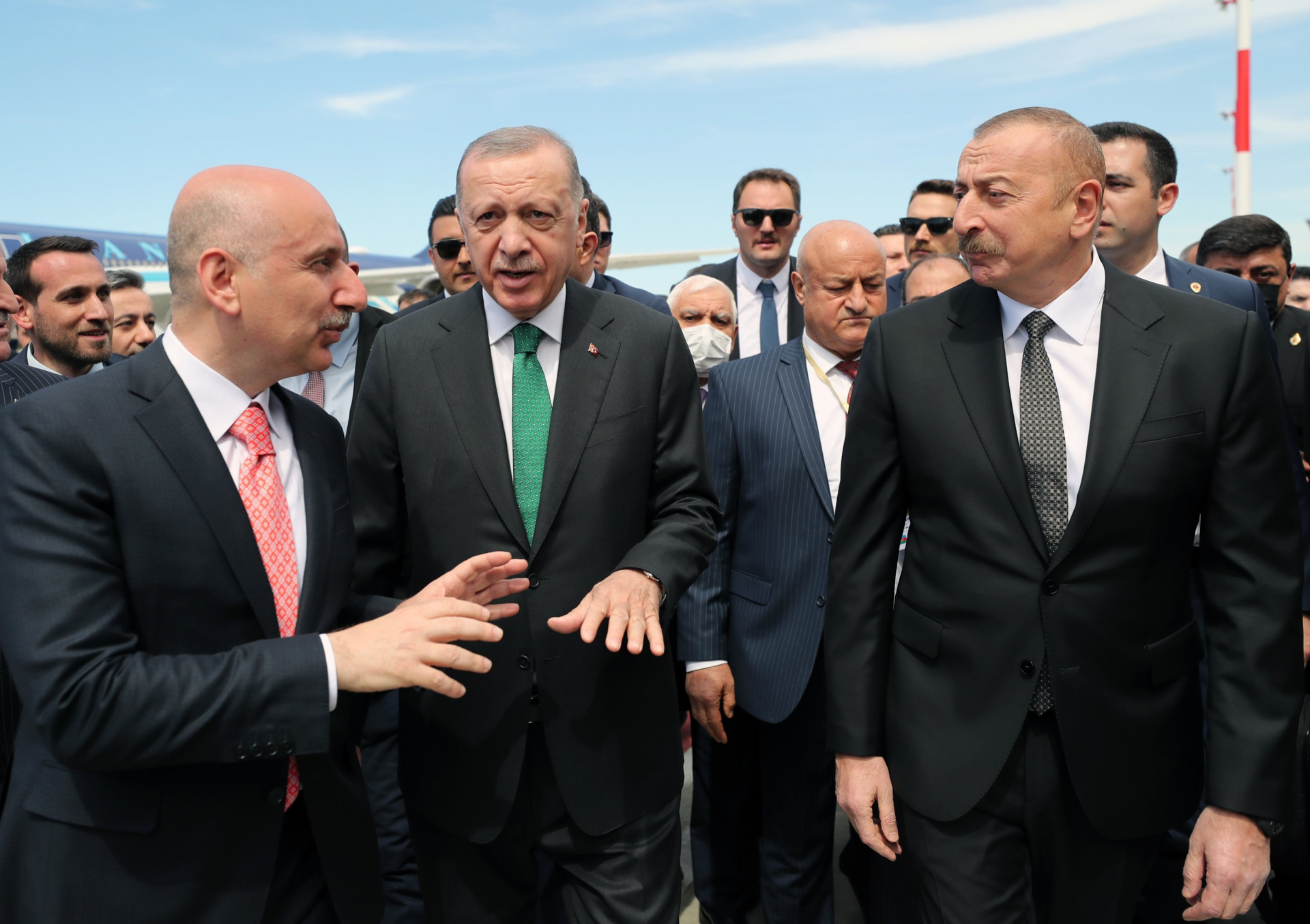 Напук на кризата: Ердоган показа ново чудо, построено чрез насип в Черно море ВИДЕО
