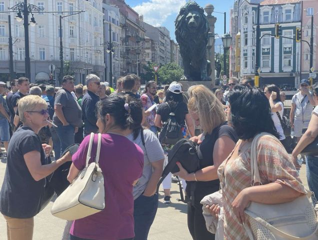 Служители на ТЕЦ "Марица 3" блокираха центъра на София СНИМКИ