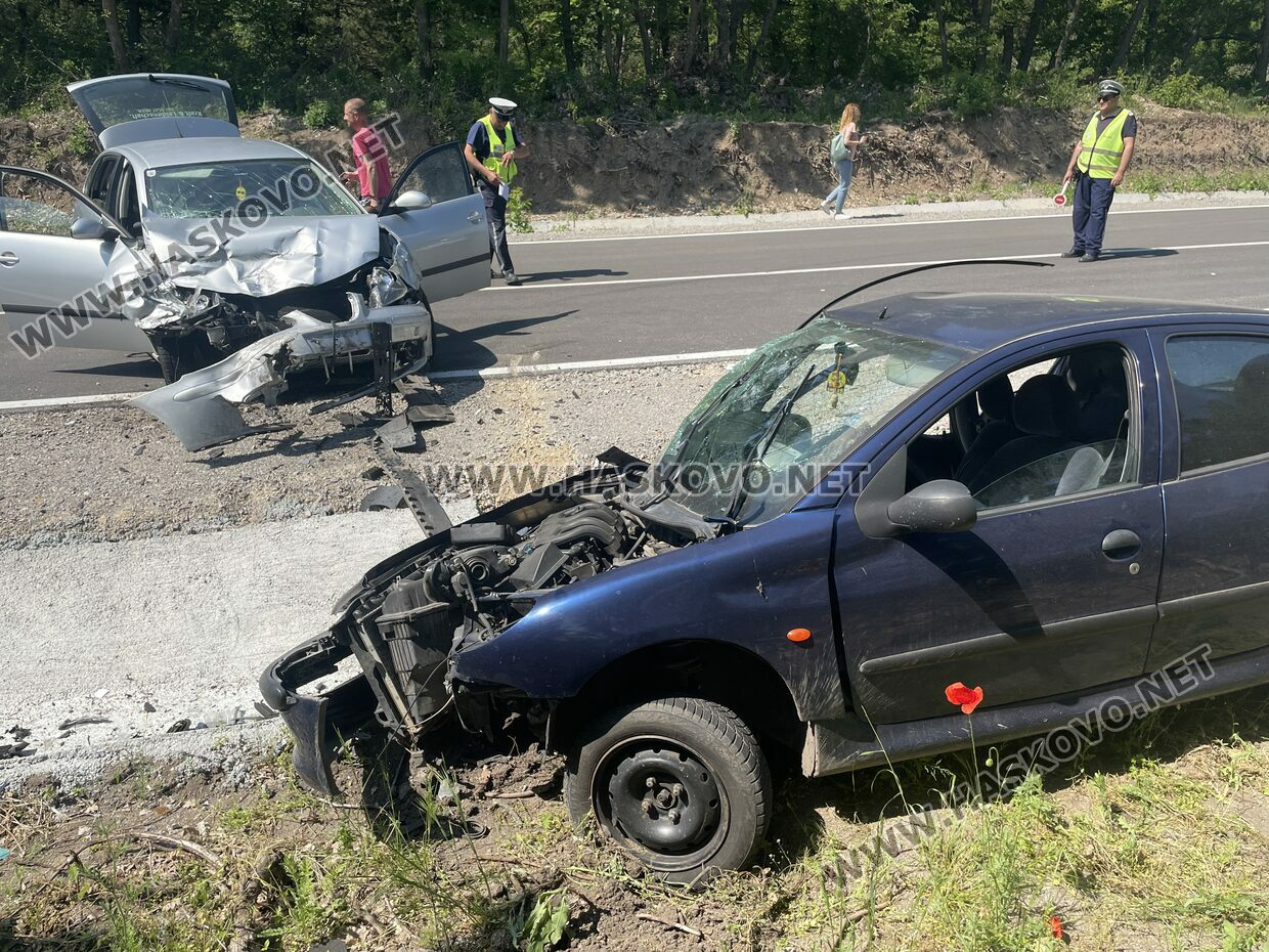 Млада шофьорка спретна страшен кошмар с куп ранени в Хасковско СНИМКИ 