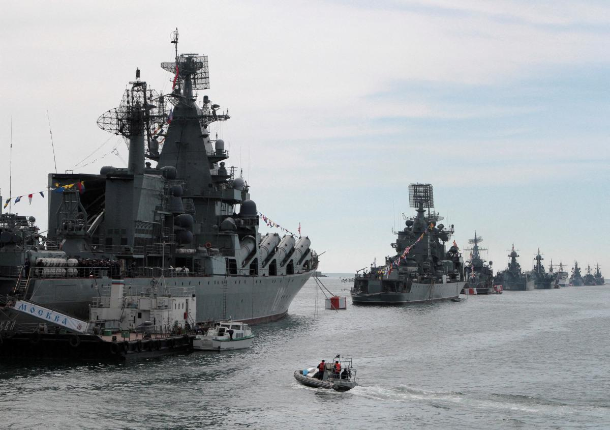 УНИАН: Руски кораби с десетки ракети на борда заплашват Одеса