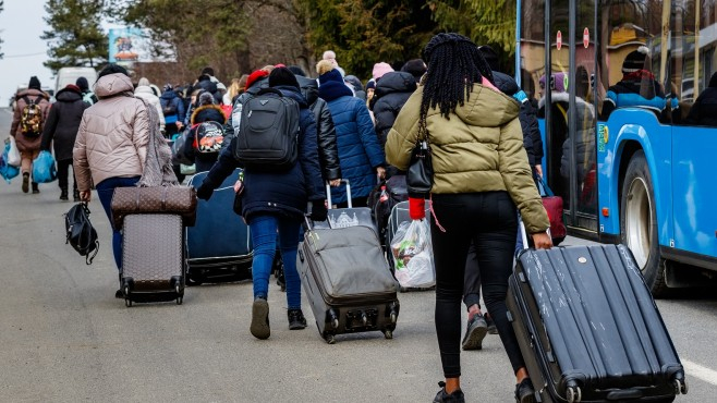 Германия посече украинските бежанци! Глоби и съд, ако направят това