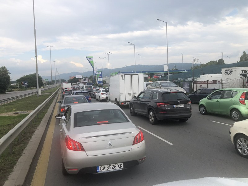 Ад за шофьорите това лято по пътищата на България, причината е ... 