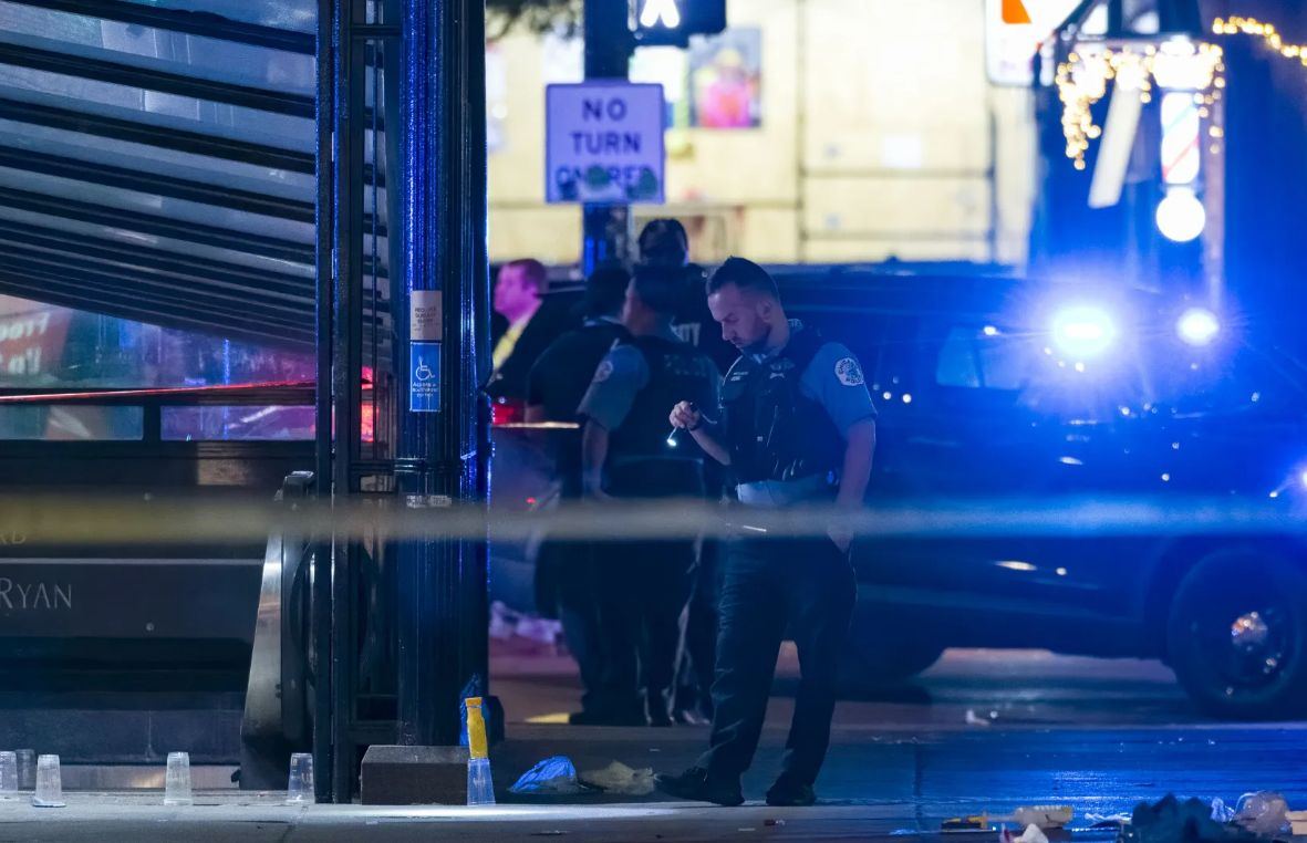 Касапница с убити и ранени в Чикаго СНИМКИ