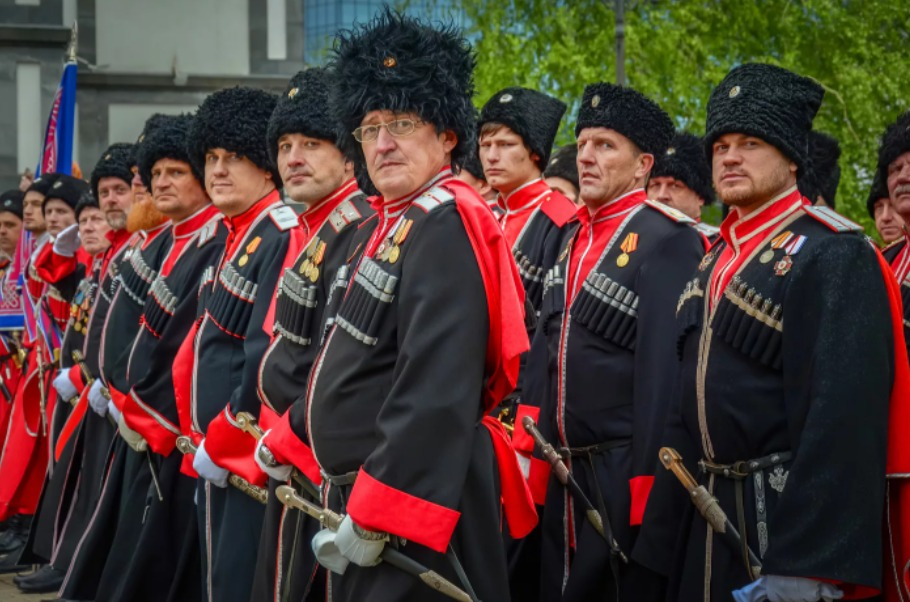 Руски казаци отидоха в Украйна, за да участват в сраженията за "бащините си земи"