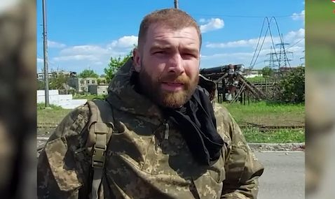 Първо ВИДЕО: Ето го пленения командир на морските пехотинци в "Азовстал"
