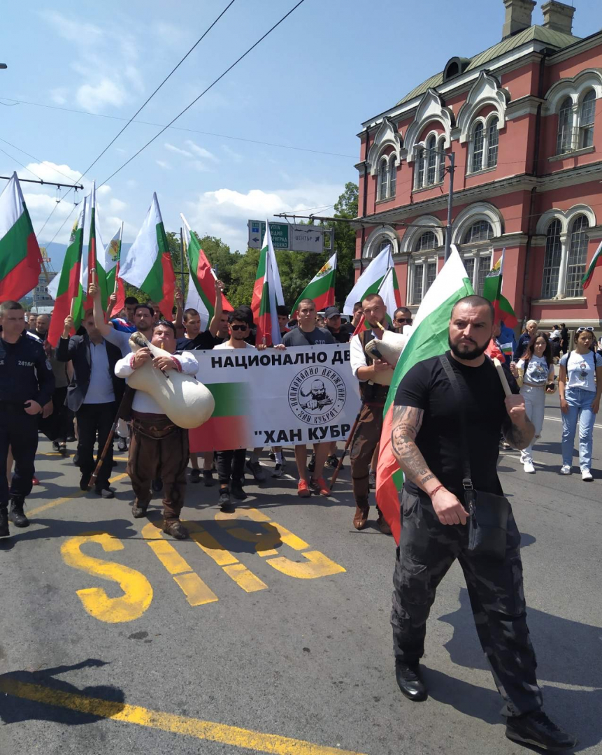 Национално Движение “Хан Кубрат” проведе шествие с гайди по случай Денят на българската просвета и култура
