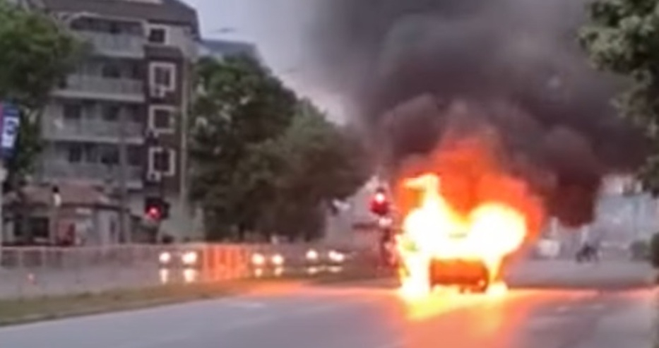 Експлозия и пожар на главен булевард във Варна, ето какво се случва ВИДЕО 