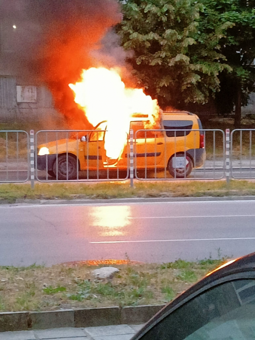 Експлозия и пожар на главен булевард във Варна, ето какво се случва ВИДЕО 
