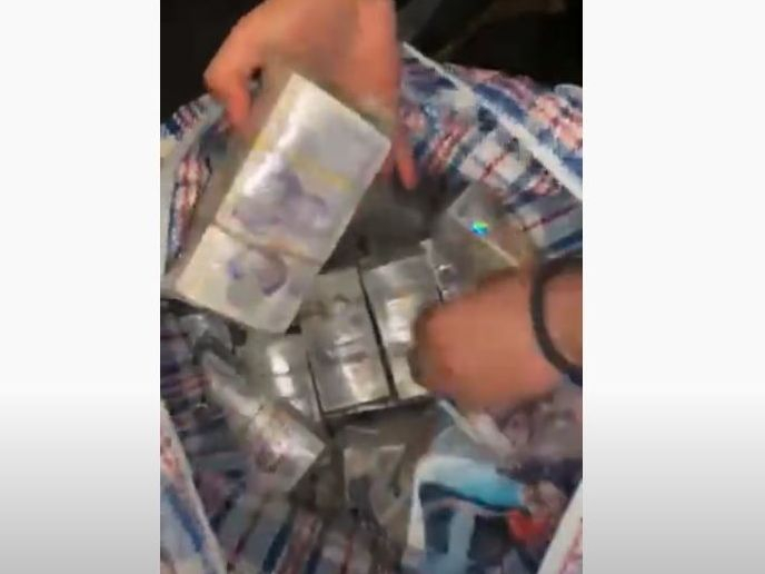 Наши митничари отвориха сакове в турски автобус и намериха купчина пари ВИДЕО