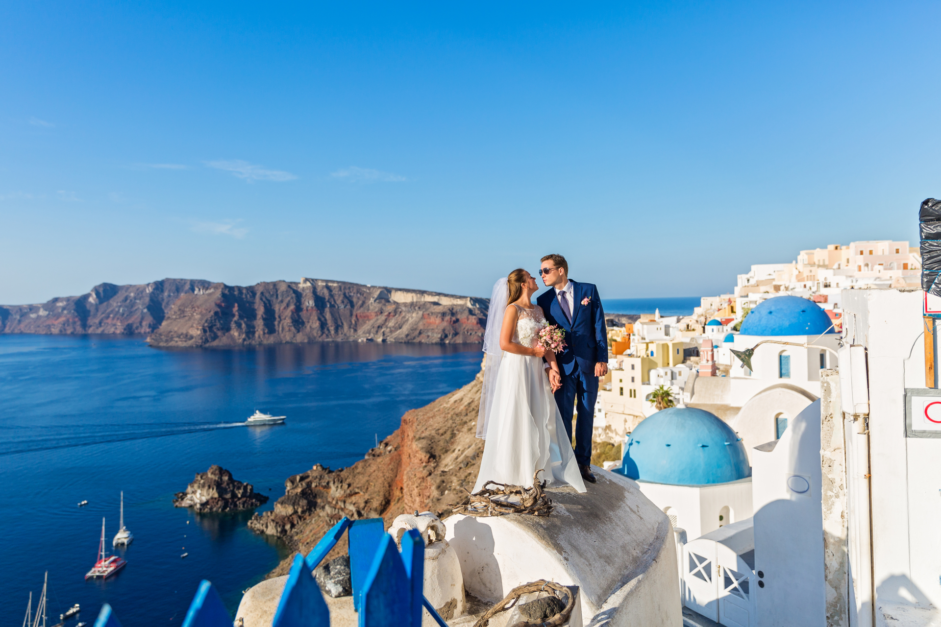 Шок в Гърция! Не смогват да оженят младоженците 