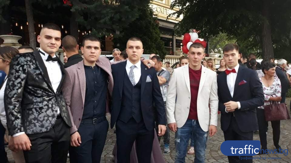 Какво се случва, мъже с автомати наобиколиха абитуриентка в Пловдив СНИМКИ