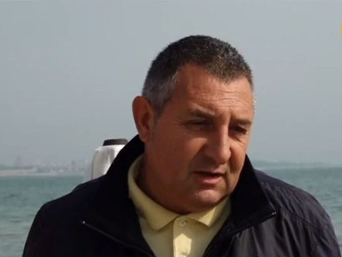 Концесионерът на плажа в Черноморец става спасител по неволя