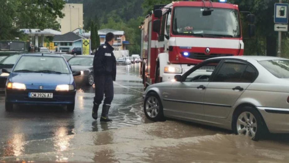 Адска буря връхлетя Мадан ВИДЕО 