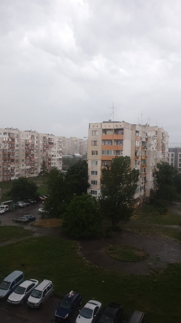 Апокалиптична буря удари София, страшно е и в страната ВИДЕО