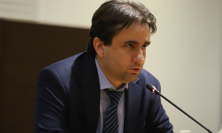 Тошко Йорданов се нахвърли на министър на ДБ заради еврото, обвини го в...