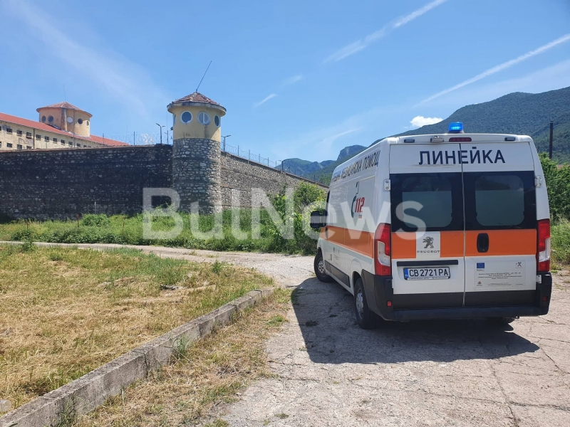 Опасна ситуация пред затвора във Враца СНИМКИ