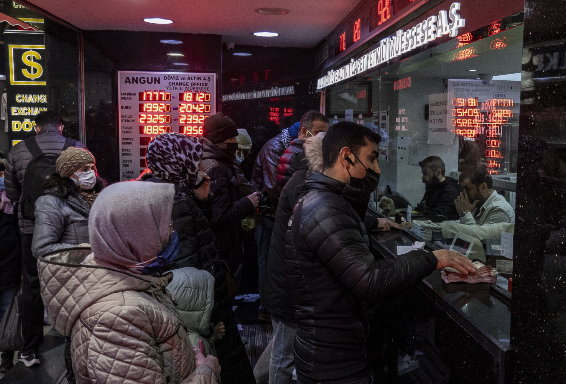 В Турция е страшно! Лирата с нов грандиозен срив, разменя се срещу 11 стотинки
