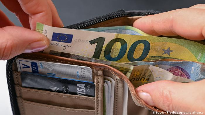 Мъж си забрави 22 хил. евро в якето в Прохода на Републиката, ето какво последва 