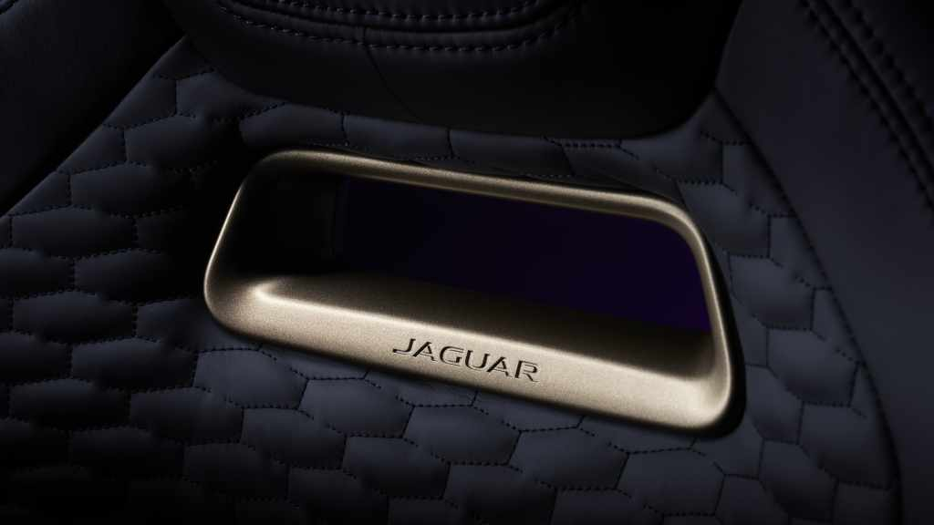 Jaguar представи лимитирана версия F-PACE SVR - Edition 1988