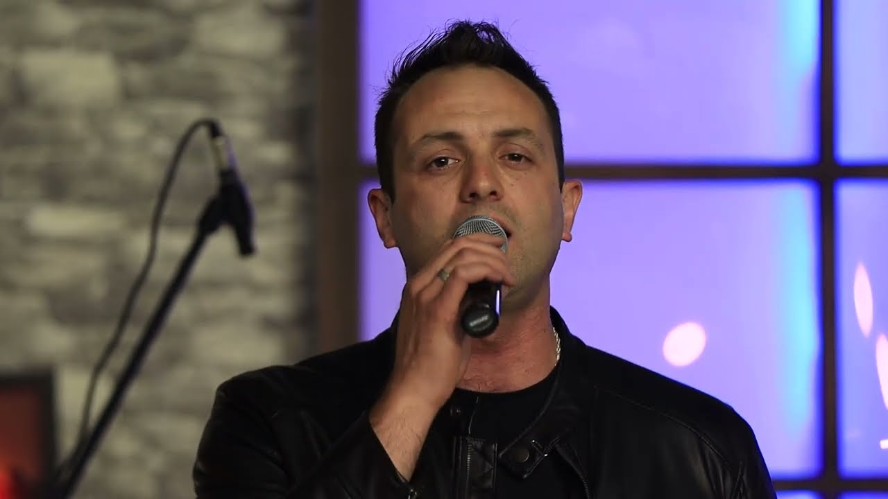 Македонски певец е задържан за палежа на българския културен център в Битоля СНИМКИ