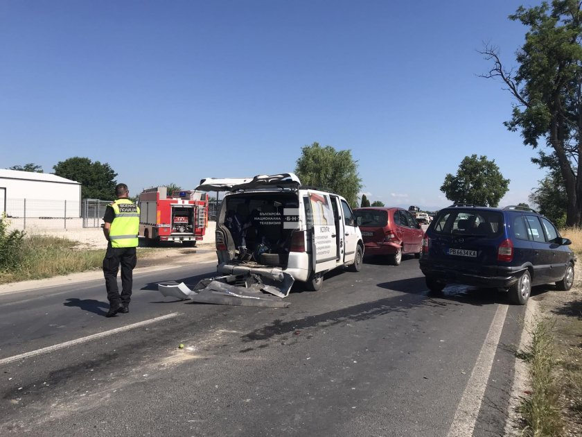 Нидерландски военни забъркани във верижното меле на пътя Пловдив-Карлово СНИМКИ