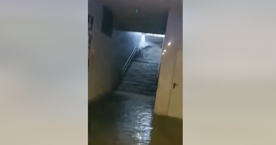 Водокалипсис в подлеза на централна гара в София, за секунди ... СНИМКИ 
