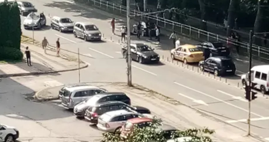 Страшен инцидент с ученик пред училище във Варна