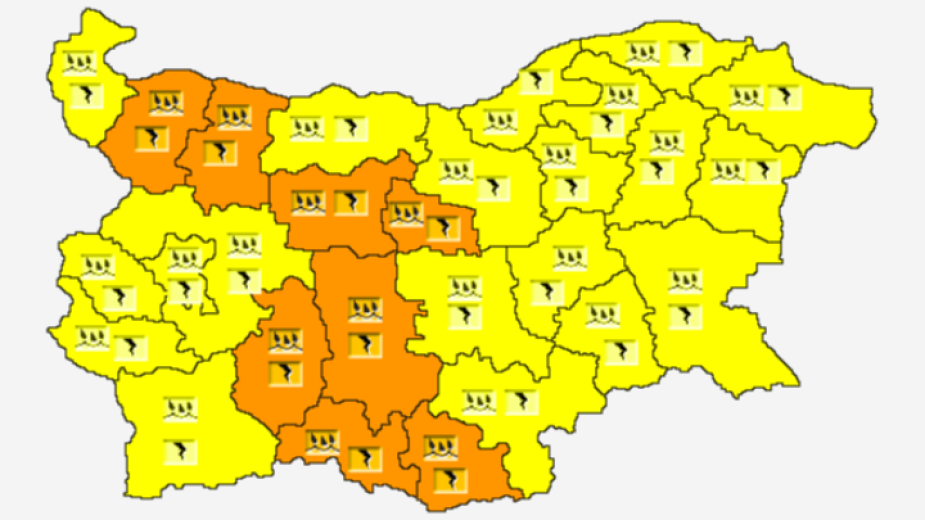 Кошмарно време удря 8 района в България, ще е страшно