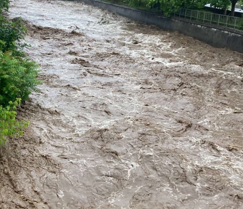 Невиждан апокалипсис в Северозапада! Всичко е под вода във Враца, а във Вършец... ВИДЕО