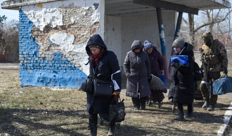 Цивилните започнаха да излизат от катакомбите на завода "Азот" в Северодонецк СНИМКА