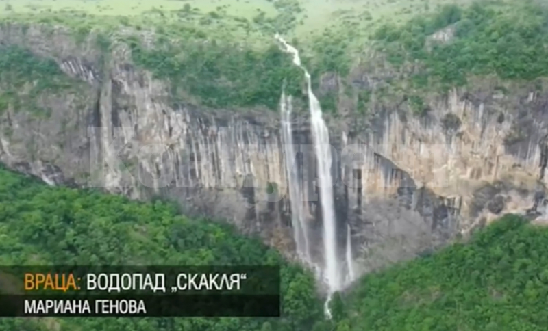 Невиждана гледка на "Скакля" и "Темната дупка" заради пороите ВИДЕО