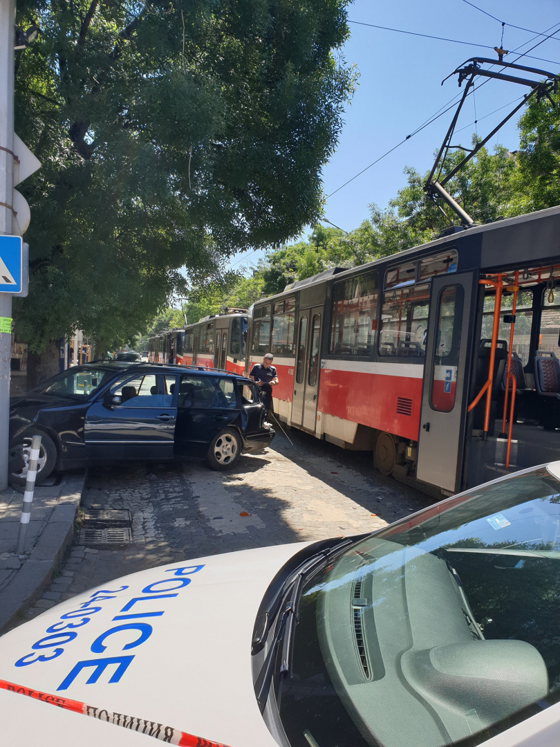 Кошмарен инцидент с трамвай край пазара "Димитър Петков" в столицата СНИМКИ