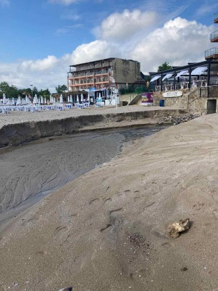 Кошмар в Созопол: Пороят снощи е отнесъл два прочути плажа в морето СНИМКИ