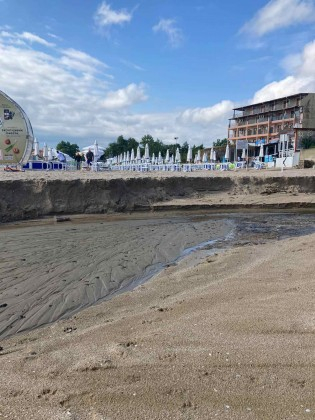 Кошмар в Созопол: Пороят снощи е отнесъл два прочути плажа в морето СНИМКИ