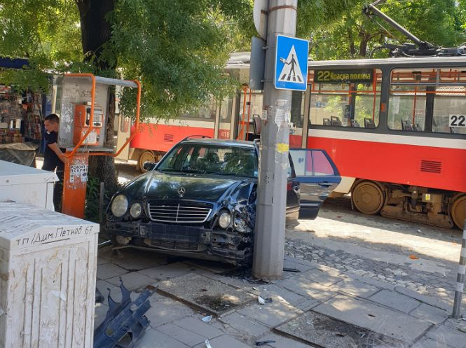 Тревожна новина за един от пострадалите в кошмарния инцидент с трамвай край пазара "Димитър Петков"