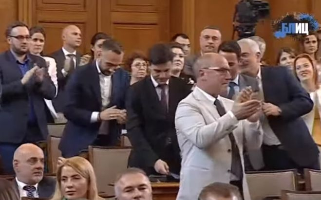 Никола Минчев се сбогува преди гласуването: Изчегъртаха ме онези, които... 