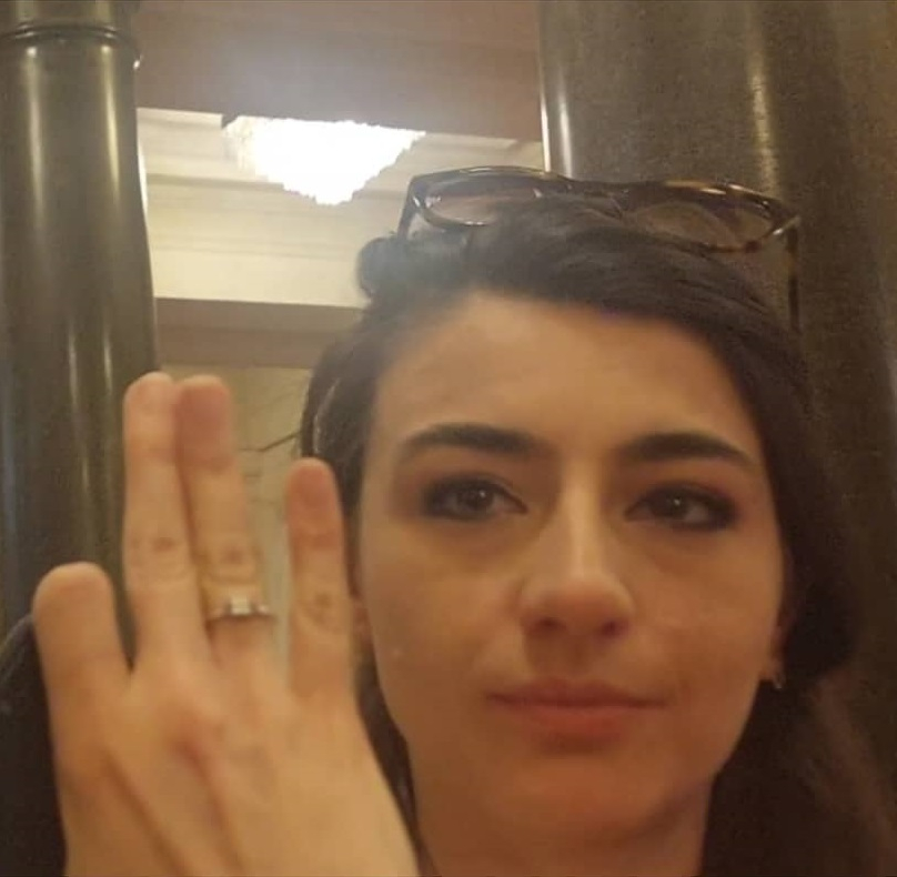 Само в БЛИЦ: Вижте годежния пръстен на Лена отблизо СНИМКА