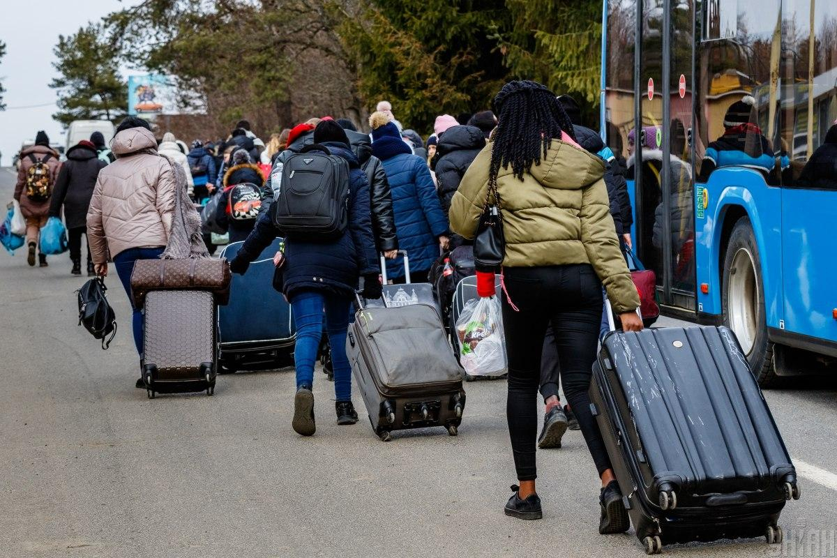 Стотици украински бежанци в Англия останаха без дом